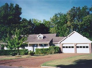 111 W Oak Hill Dr, Florence, AL 35633