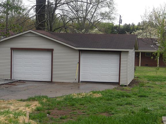 3rd image of 829 Indian Mound Dr