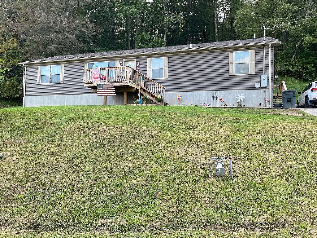 200 Windy Hill Dr photo 1