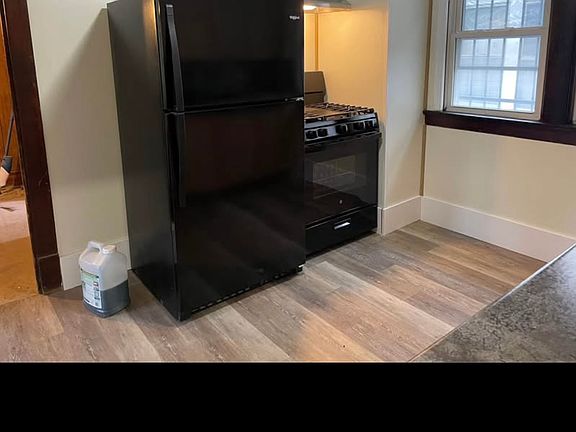 4th image of 362 Northland Ave #1