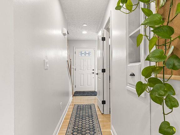 4th image of 8483 Olenbrook Dr