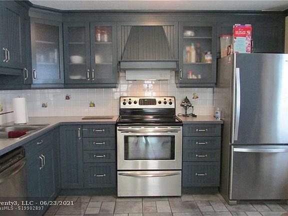 5th image of 124 NW 52nd Ct