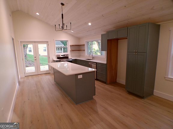 3rd image of 143 Nelson Ave