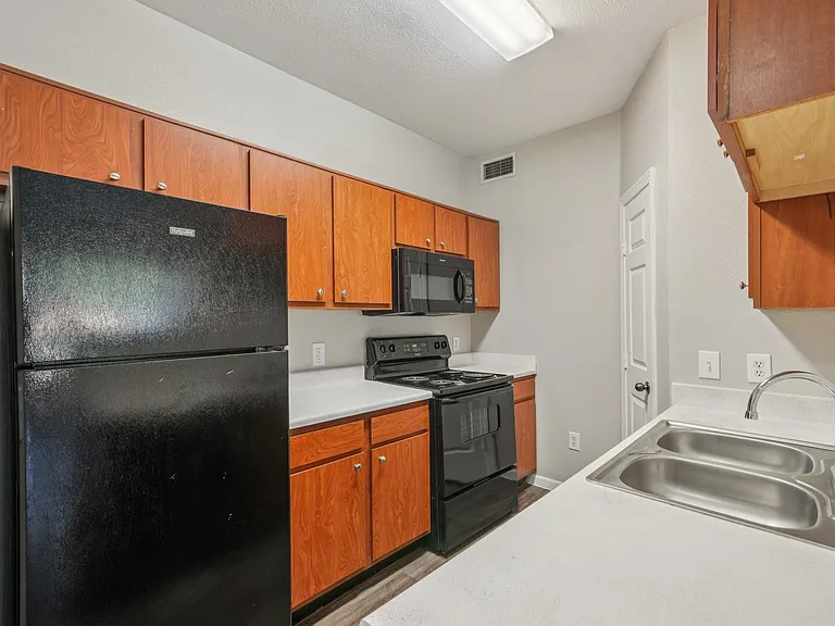 Vistas of Vance Jackson Apartments — Photo 3