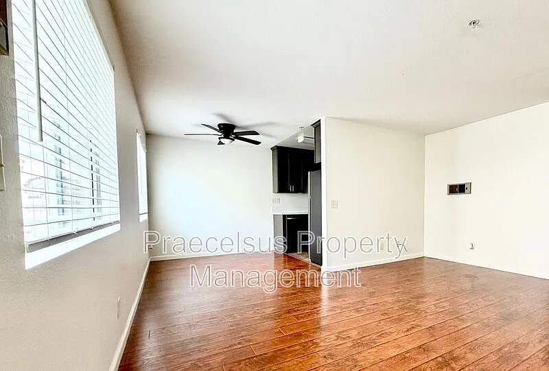 2 bed, 2.0 bath, 850 sqft, $2,400 — Photo 3