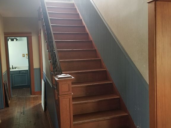 3rd image of 1418 83rd Ave SE
