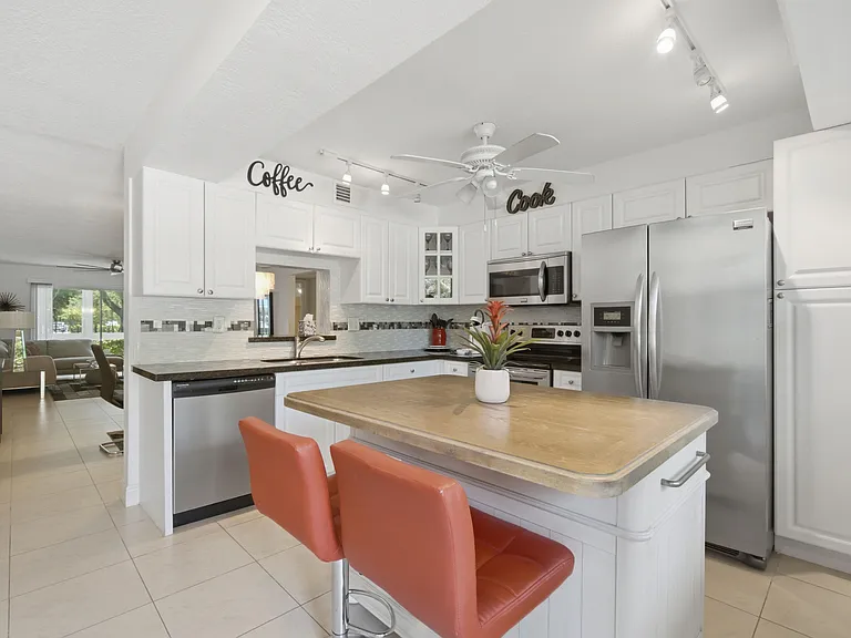 3002 Portofino Isle #D1 — Photo 4