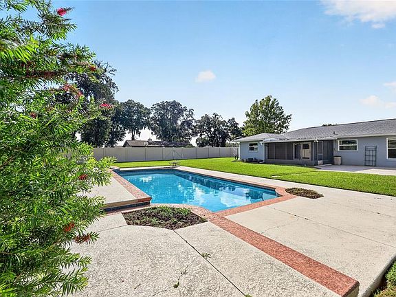 2nd image of 2809 SE 36TH STREET