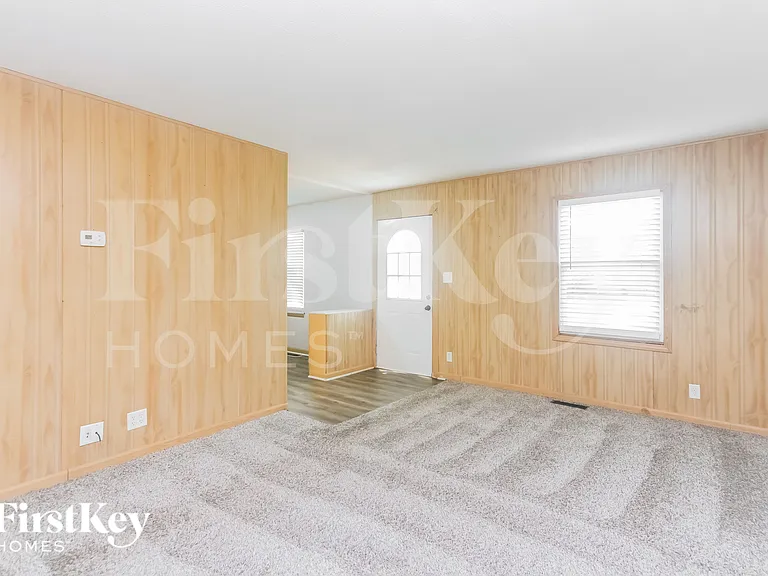 1281 Tree Top Ln — Photo 4
