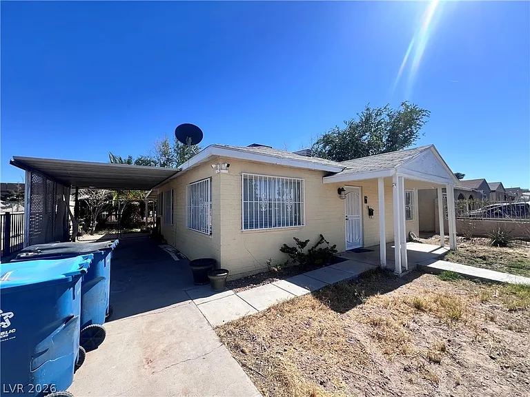 2410 Poplar Ave — Photo 2