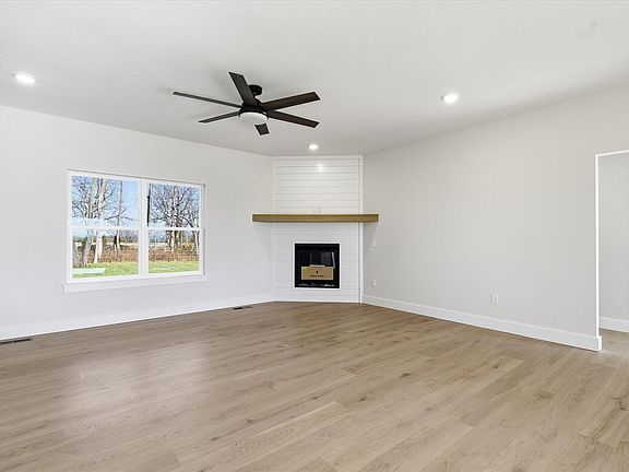 4th image of 5569 E Wild Horse Drive