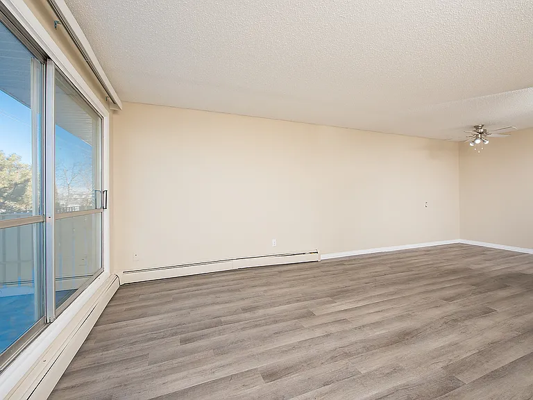 1602 Sherwood Dr — Photo 7
