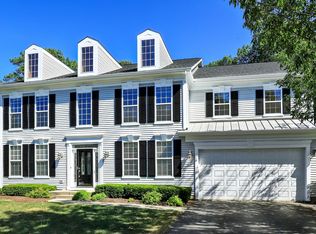 33883 N Wooded Glen Dr, Grayslake, IL 60030