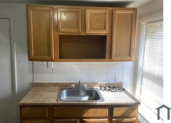 1 bed, 700 sqft, $900 — Photo 3