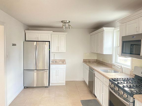 3rd image of 44 Parkview Dr