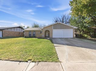 420 Thomas Chapel Dr, Arlington, TX 76014