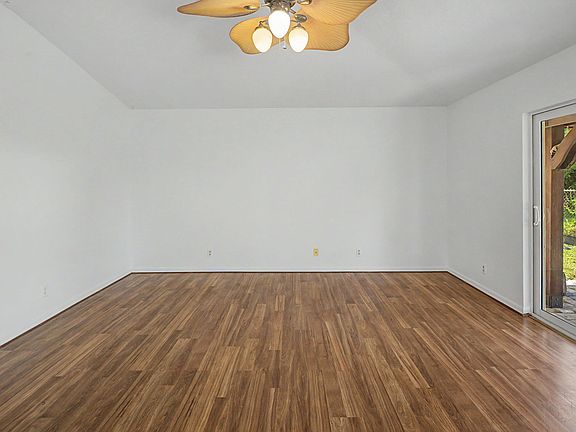 4th image of 2585 SE LAKEWOOD Street