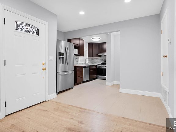 5th image of 424 Cedar St