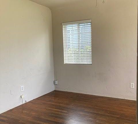 4th image of 4866 Saratoga Ave
