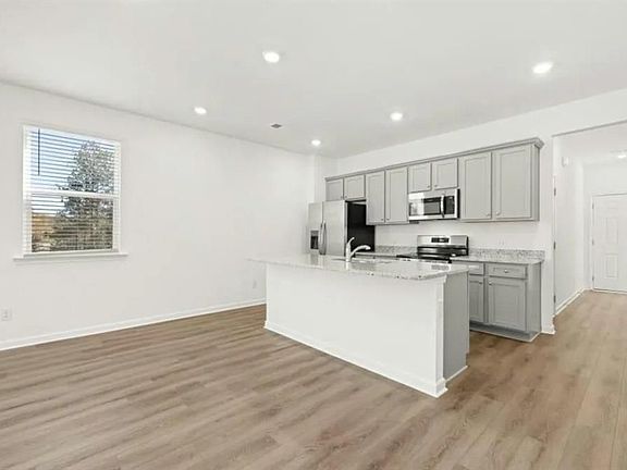3rd image of 132 Hazel Dr
