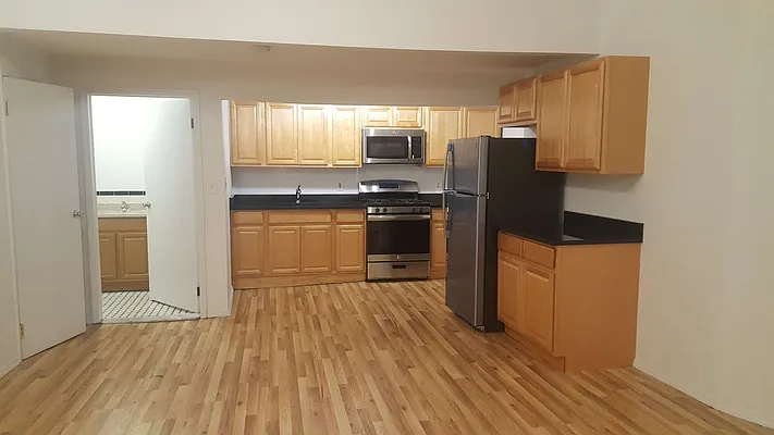 Rented by MCR Realty | media 19
