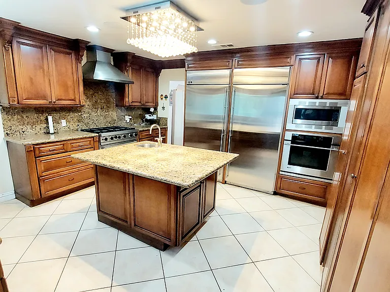 1445 Crestview Ct — Photo 11