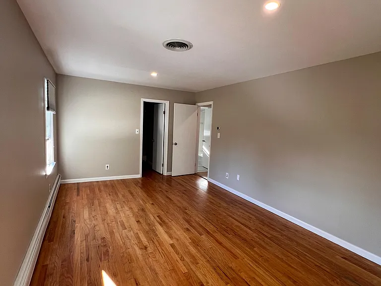 32 E Grand Ave — Photo 7