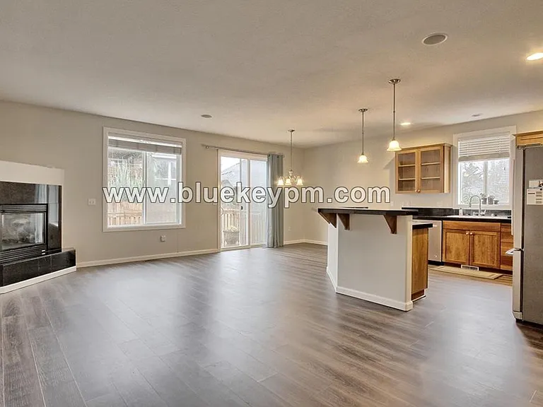 907 N 9th Way — Photo 3