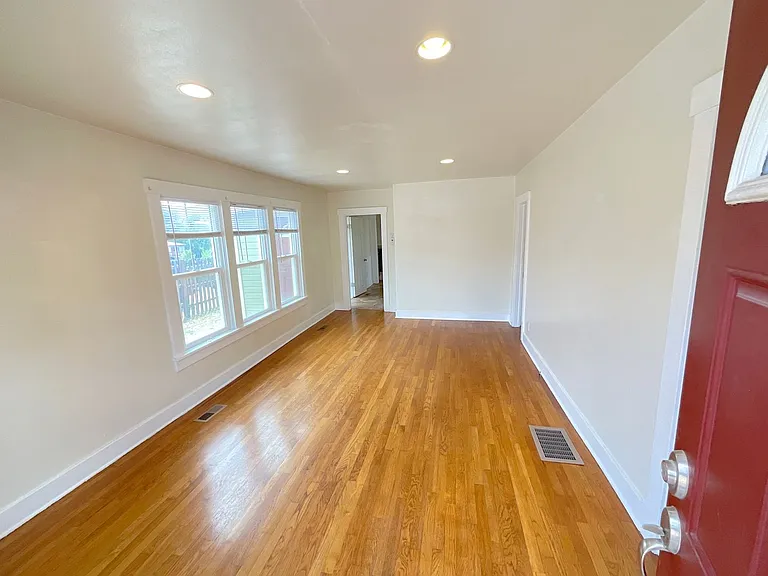 126 S Institute St — Photo 11