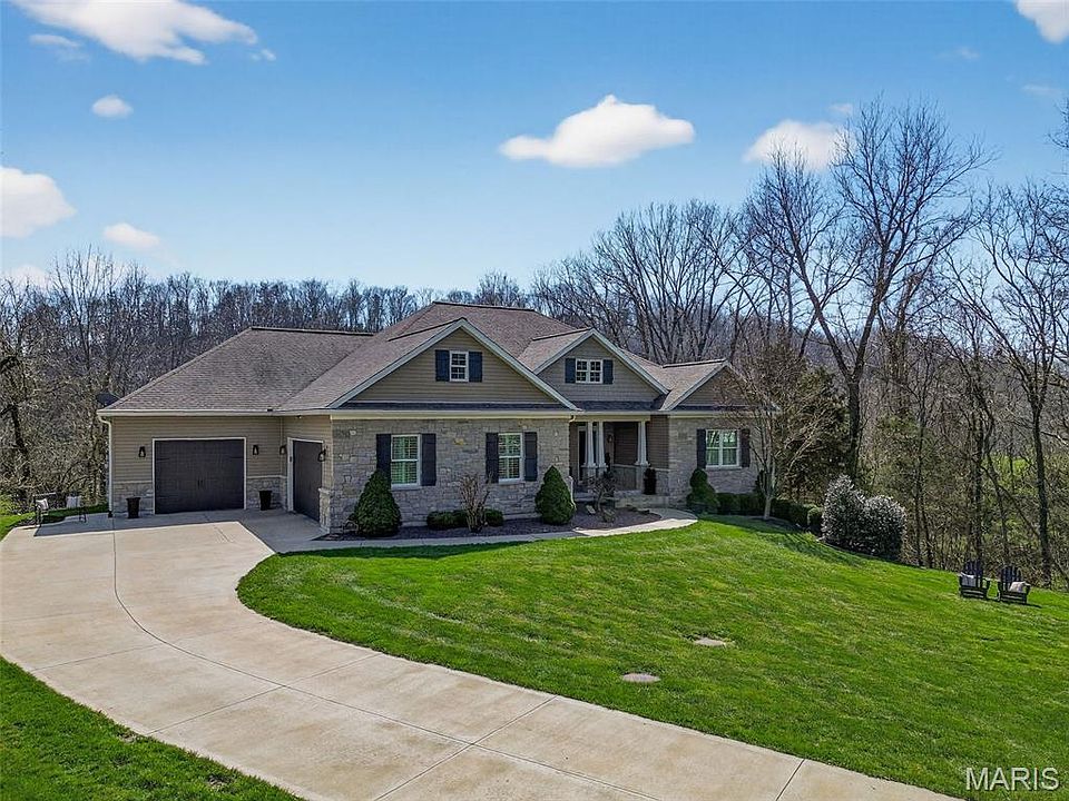 1st image of 100 Murdoch Ct