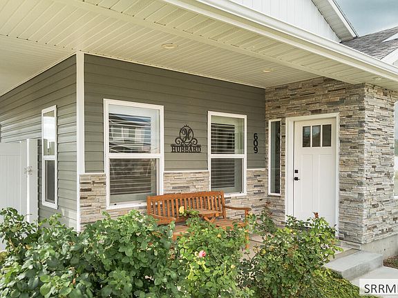 3rd image of 609 Aurora Blvd