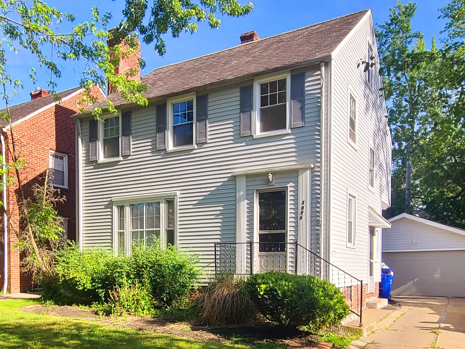 4 bed, 1.5 bath, 1221 sqft, $2,100 — Photo 1