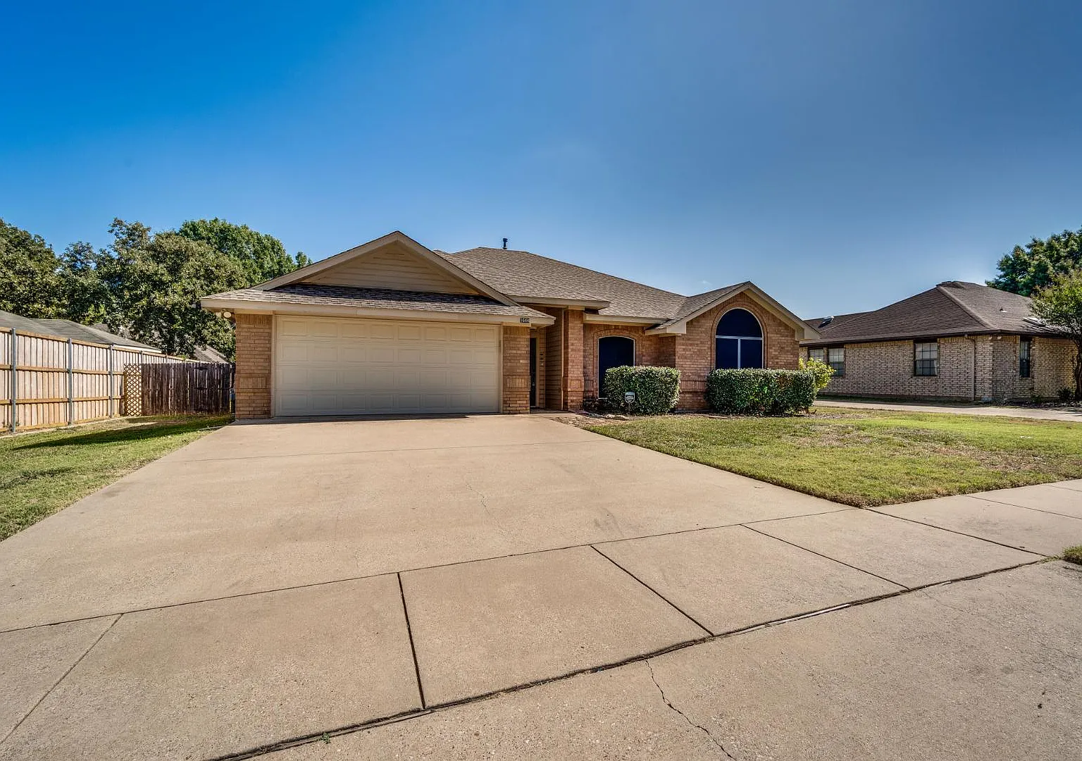 1644 Greenway Ct — Photo 2