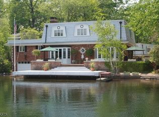 158 Lake End Rd, Newfoundland, NJ 07435