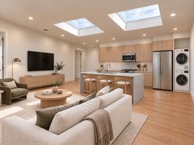 6222 Myrtle Ave, Ridgewood, NY