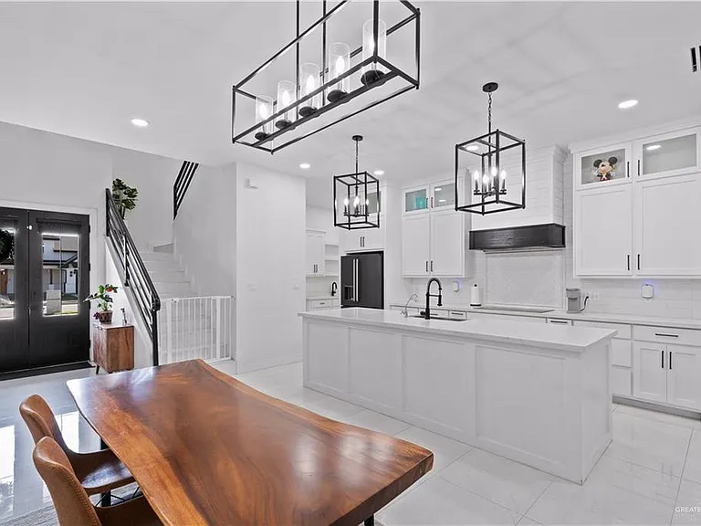1615 Lago Delton — Photo 3