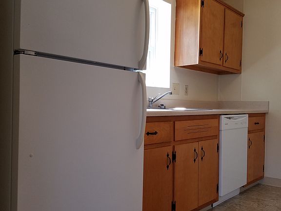 3rd image of 100 Creekside Dr