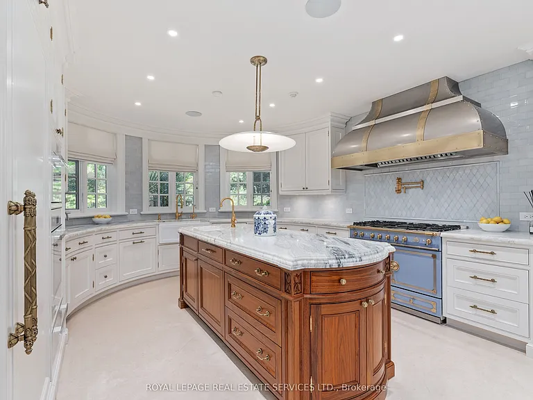 108 Sandringham Dr — Photo 8