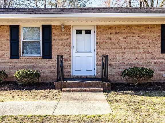 4th image of 2606 Landis Dr