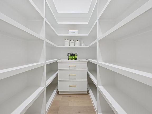 5th image of 1102 W New St