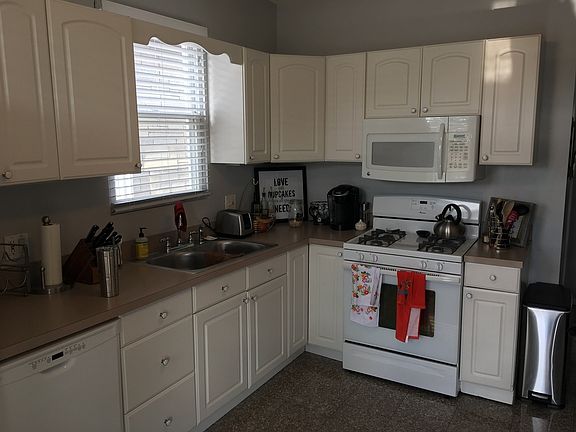 4th image of 3750 N Whipple St #2