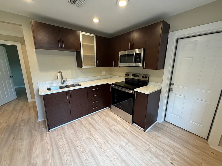 5513 13th St E — Photo 20