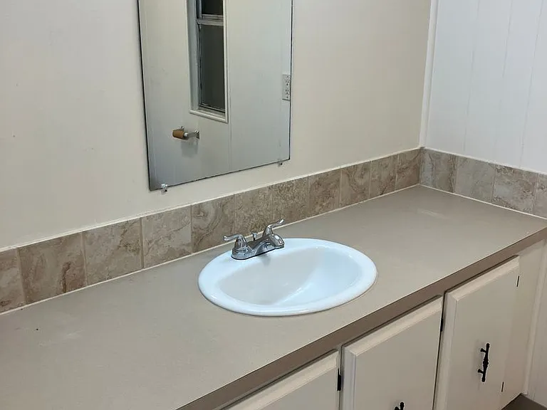 4550 SW 5th Ave — Photo 20