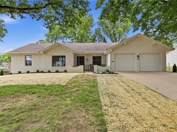 7523 W 98th Ter, Overland Park, KS 66212