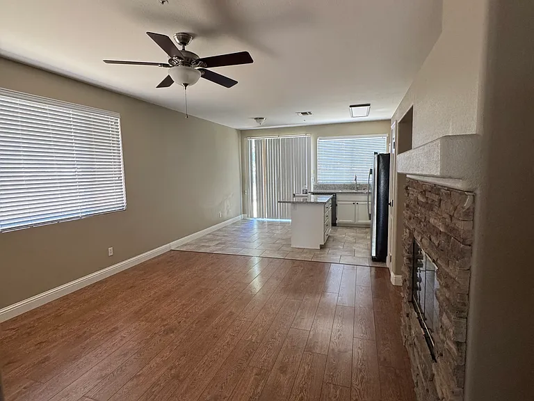 901 Ross Dr — Photo 11