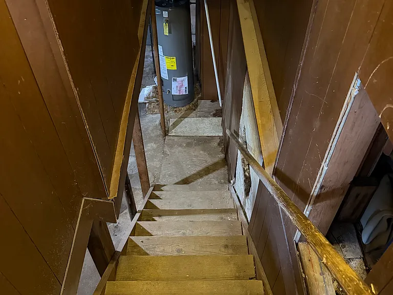 610 E Lawrence St — Photo 14