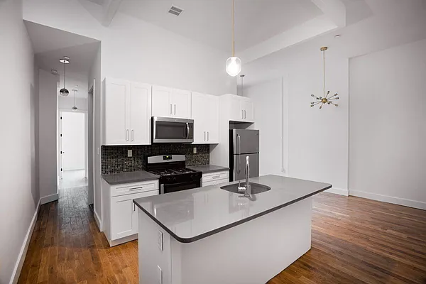 Rented by Bohemia Realty Group | media 31