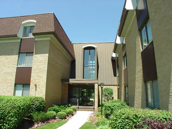 1103 N Mill St APT 103, Naperville, IL 60563