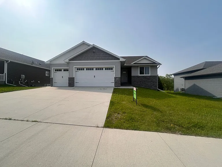 3548 Bridgeview Dr SE — Photo 1