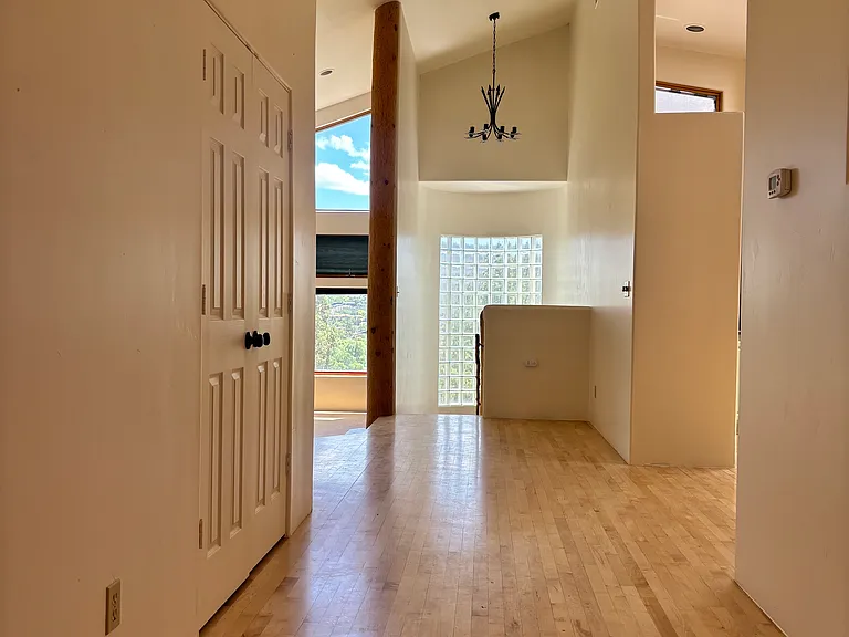 215 Valley View Cir — Photo 3